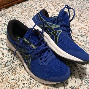 Men’s ASICS running shoes